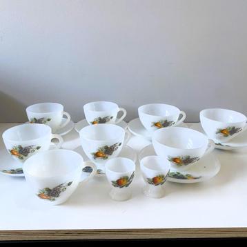 Arcopal servies , koffie/thee kop en schotels, eierdopjes beschikbaar voor biedingen