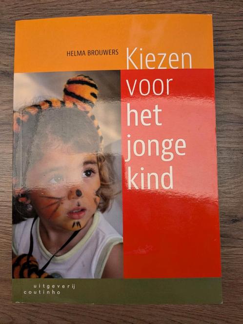 Pabo Kiezen voor het jonge kind - Helma Brouwers, Boeken, Zwangerschap en Opvoeding, Zo goed als nieuw, Opvoeding tot 6 jaar, Ophalen of Verzenden
