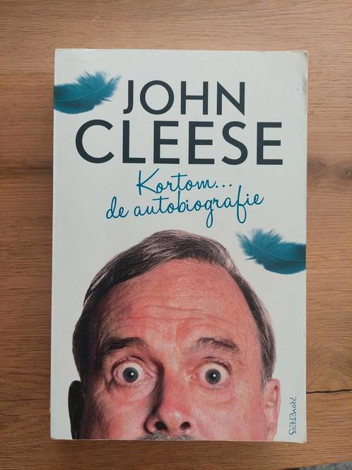 John Cleese - Kortom... de autobiografie (Nederlands), Boeken, Biografieën, Gelezen, Film, Tv en Media, Ophalen of Verzenden