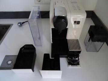 NESPRESSO KOFFIEMACHINE VERKEERT IN NIEUWSTAAT (TOPPER !) beschikbaar voor biedingen