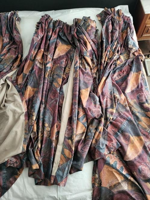 Gordijnen met bordeauxrood als hoofdkleur., Huis en Inrichting, Stoffering | Gordijnen en Lamellen, Gebruikt, 200 cm of meer, 100 tot 150 cm
