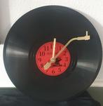 Unieke retro vinylplaat klok, perfect als wanddecoratie., Ophalen of Verzenden, Nieuw, Wandklok