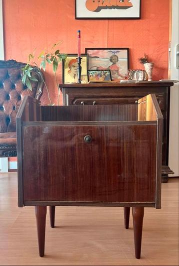 Vintage mid century Italiaans Nachtkastje tafel Jaren 60/70 beschikbaar voor biedingen