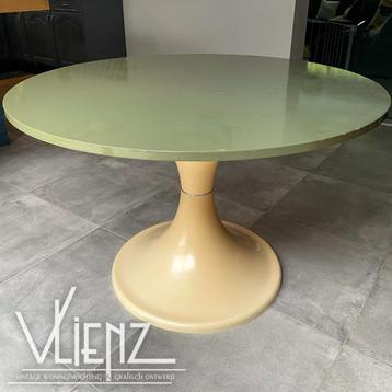Vintage ronde tafel eettafel tulpvoet dining table space age beschikbaar voor biedingen