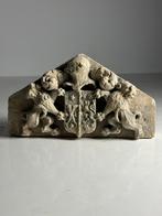 Limestone Coat of Arms, Ophalen, Zo goed als nieuw