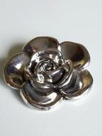 opvallende zilverkleurige statement broche bloem, Overige materialen, 4 tot 7 cm, Gebruikt, Zilver