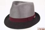 Gleufhoed Trilby Mayser zwart denim en grijs haarvilt 58 new, Hoed, Nieuw, Ophalen of Verzenden, 58 of 59 cm (L, 7¼ of ⅜ inch)