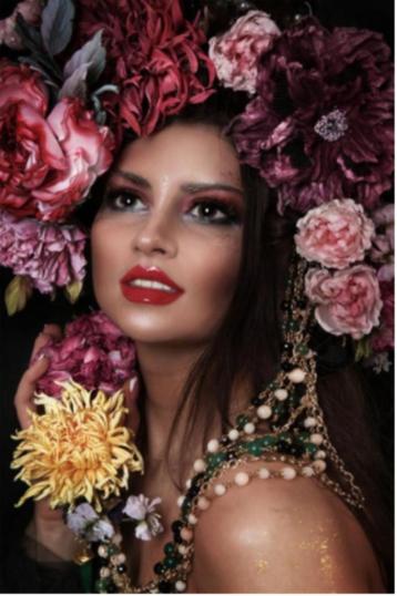 Glasschilderij Vrouw 120 x 80 cm. OPRUIMING: NU VOOR € 89,- beschikbaar voor biedingen