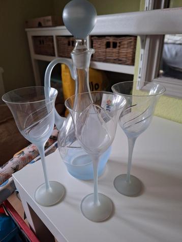 Glazen karaf set beschikbaar voor biedingen