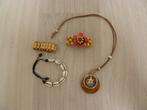 3 Armbanden (van hout of schelpjes) en 1 ketting., Ophalen of Verzenden, Nieuw, Bruin, Hout