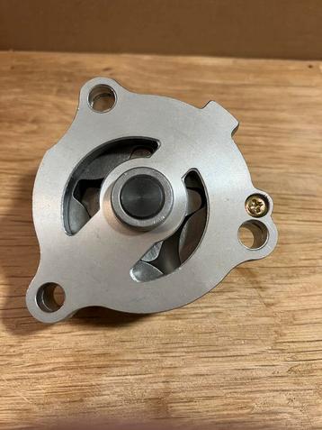 Suzuki LTA500F Oliepomp beschikbaar voor biedingen