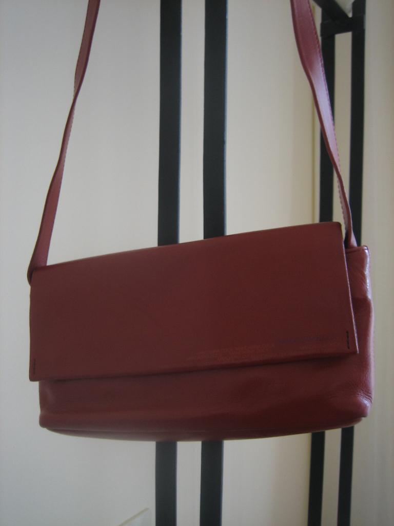 Zeer mooi leren design-schoudertasje MANDARINA DUCK snazzeys, Sieraden, Tassen en Uiterlijk, Tassen | Damestassen, Verzenden, Nieuw