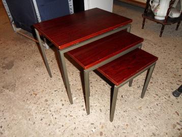 Vintage tafeltjes retro beschikbaar voor biedingen