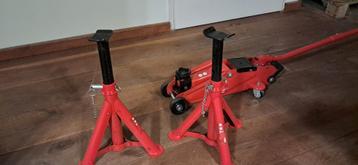 Carpoint Hydraulische Trolley Jack 2000kg – inclusief 2 asst beschikbaar voor biedingen