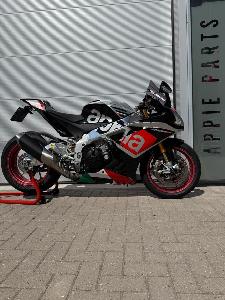 Aprilia RSV4 RF 2016 origineel 18k gelopen grote beurt gehad, Motoren, Motoren | Aprilia, Bedrijf, Super Sport, meer dan 35 kW