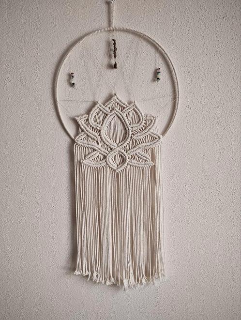 Macramé lotusbloem in ring. Sisters Forever., Huis en Inrichting, Woonaccessoires | Wanddecoraties, Nieuw, Ophalen of Verzenden