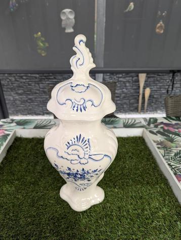 Blauw-Witte Decoratieve Pot met Deksel - Handwerk beschikbaar voor biedingen