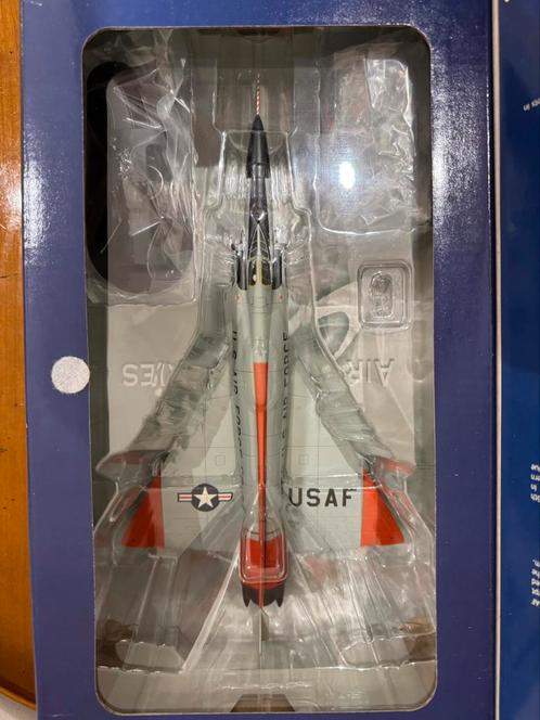 HobbyMaster F-102 Delta Dagger USAF 1:72 diecast schaalmodel, Verzamelen, Luchtvaart en Vliegtuigspotten, Zo goed als nieuw, Schaalmodel