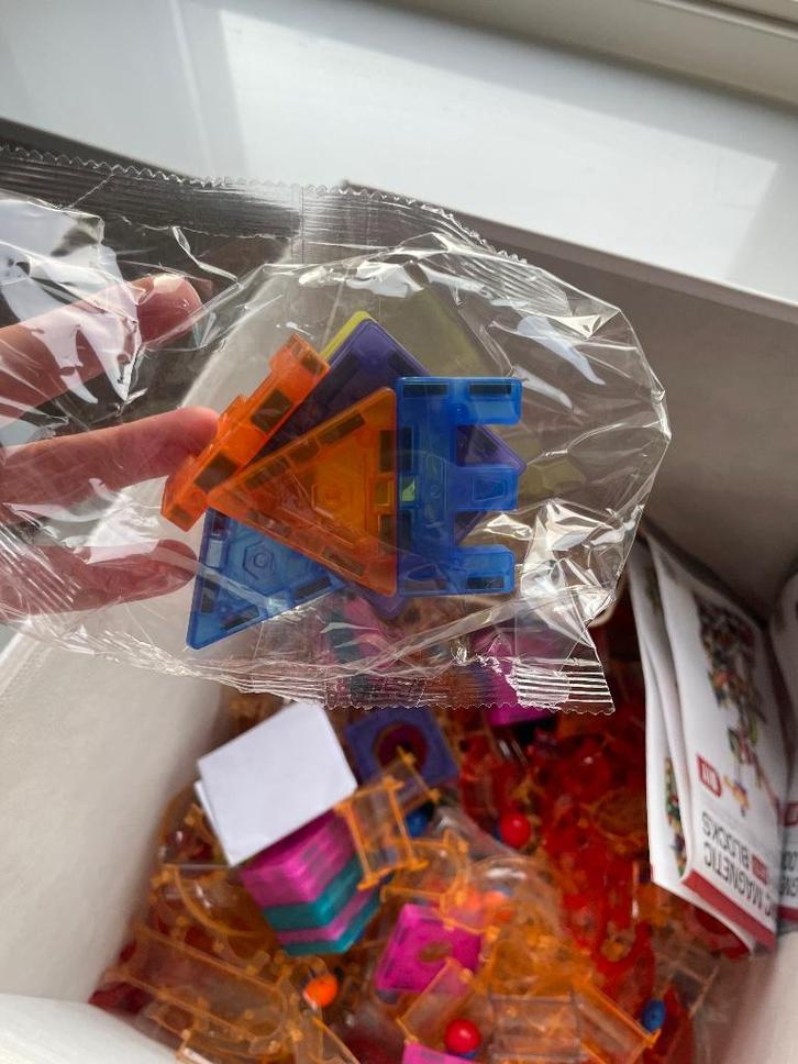 Nieuw! 365 stuks magneten/magnetic tiles met knikkerbaan, Kinderen en Baby's, Speelgoed | Bouwstenen, Nieuw, Overige merken, Ophalen of Verzenden