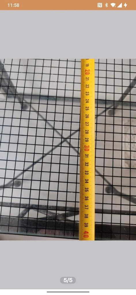 2 METALEN TAFELTJES MET DRAADGLAS GESCHIKT VOOR VELE DOELEN, Huis en Inrichting, Tafels | Bijzettafels, Zo goed als nieuw, Rond