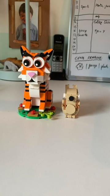 LEGO New years Tiger and Squirrel beschikbaar voor biedingen