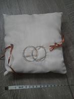 Handgemaakte ringenkussen trouwen voile geborduurd c030, Ophalen of Verzenden, Nieuw, Wit, Accessoires