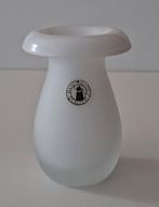 Klein IKEA vaasje., Wit, Aardewerk of Porselein, Ophalen of Verzenden, Zo goed als nieuw