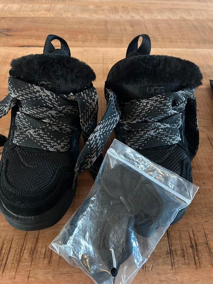 Uggs Lowmel maat 40 nieuw, Kleding | Dames, Schoenen, Nieuw, Sneakers of Gympen, Zwart, Ophalen of Verzenden
