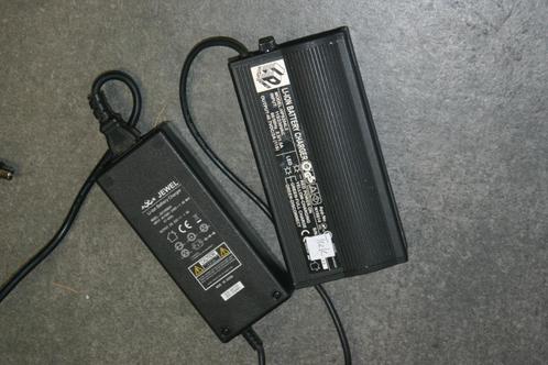 Oplader voor bijna iedere elektrische fiets., Fietsen en Brommers, Fietsonderdelen, Zo goed als nieuw, Ophalen of Verzenden