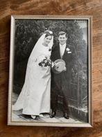 Oud fotolijstje (996) met mooi lijst en bol glas, Antiek en Kunst, Ophalen of Verzenden