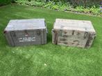 Twee zware houten militaire leger kisten, Ophalen