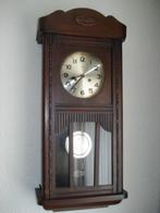 antiek curiosa wandklok met sleutel , werkend, Ophalen of Verzenden, Gebruikt, Analoog, Wandklok