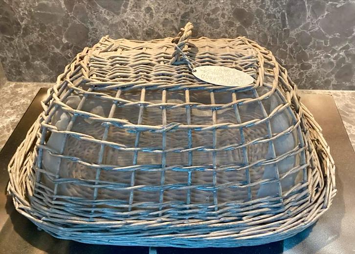 Rieten Mand Vierkant met Deksel, Huis en Inrichting, Woonaccessoires | Schalen en Manden, Gebruikt, Mand, Vierkant, Riet, Ophalen of Verzenden