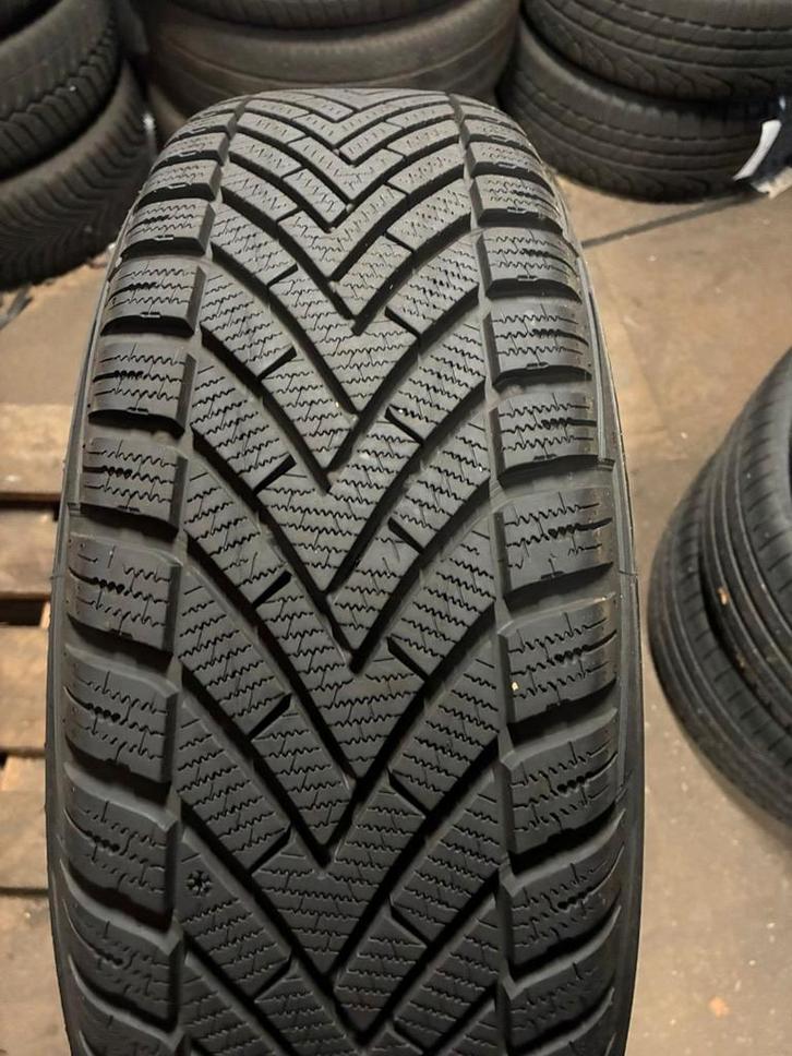 4 Winterbanden en velgen - 215/70 R16 Hyundai ix35, Auto-onderdelen, Overige Auto-onderdelen, Hyundai, Gebruikt, Ophalen