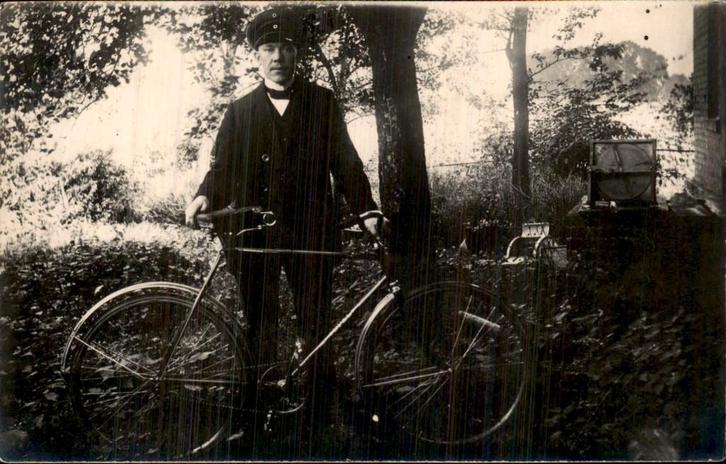 Fotokaart - Postbode ? - Fiets - Onbekend, Verzamelen, Ansichtkaarten | Nederland, Ongelopen, Zuid-Holland, Voor 1920, Ophalen of Verzenden