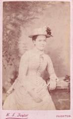 Paignton, CdV H.G. Joster. +/_1900 klederdracht., Verzamelen, Gebruikt, Foto, Klederdracht, Ophalen of Verzenden