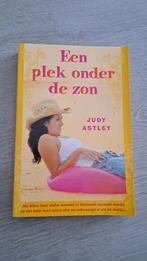 Judy Astley - Een plek onder zon, Ophalen of Verzenden, Nederland