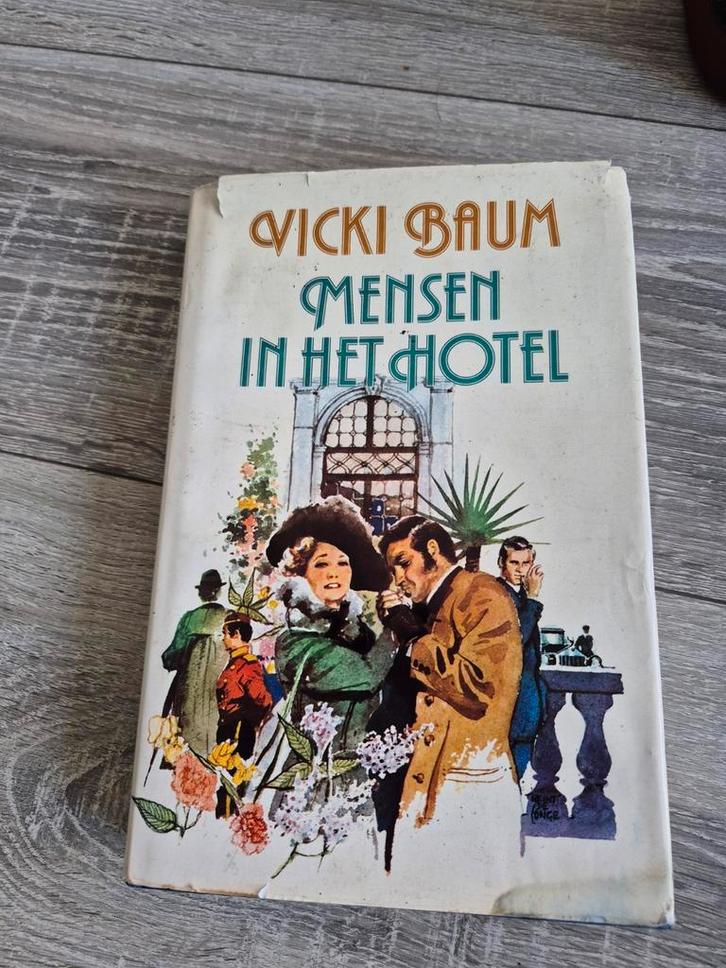 Mensen in het hotel - Vicki Baum, Boeken, Romans, Ophalen of Verzenden