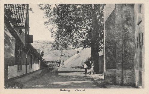 JL102 Vlieland Badweg ca 1930, Verzamelen, Ansichtkaarten | Nederland, Ongelopen, Waddeneilanden, 1920 tot 1940, Verzenden