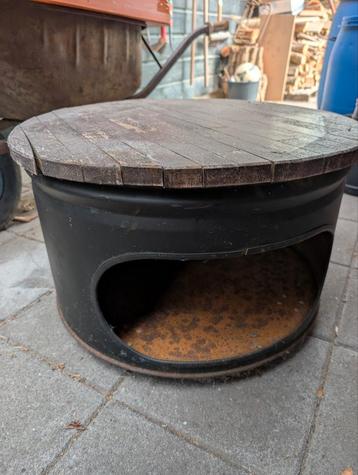Industriële Salontafel van Metalen Ton met Houten Blad beschikbaar voor biedingen