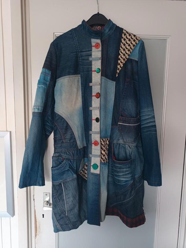 Unieke Denim Patchwork Jas van Desigual, Kleding | Dames, Jassen | Zomer, Gedragen, Maat 38/40 (M), Blauw, Ophalen of Verzenden