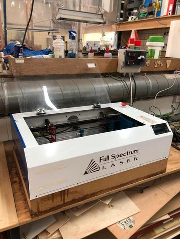 Full Spectrum 5th Gen. Laser cutter (defect) voor onderdelen beschikbaar voor biedingen
