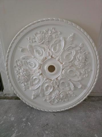 Lichtgewicht Plafondrozet met bloemmotief beschikbaar voor biedingen