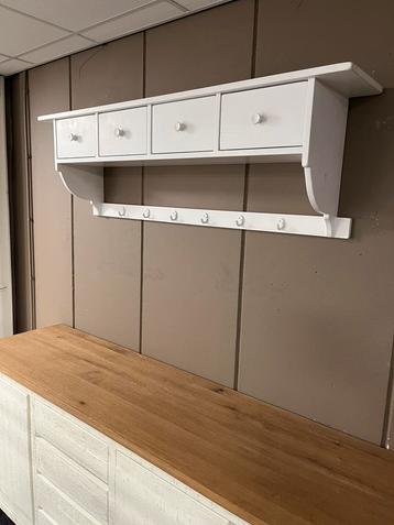 Brocante oud witte kapstok/ wandplank. 150 breed beschikbaar voor biedingen