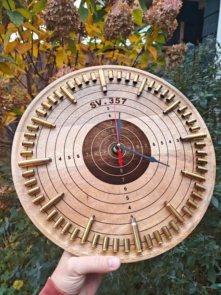 Klok met LEGE hulzen en gepersonaliseerde wijzerplaat, Verzamelen, Militaria | Algemeen, Landmacht, Hulzen of Bodemvondsten, Overige gebieden