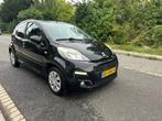 Peugeot 107 5DR 2012 | NIEUWE APK | AIRCO | FACELIFT |, Auto's, Peugeot, Voorwielaandrijving, Stof, Zwart, 4 stoelen