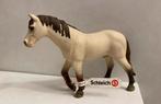 Schleich Manegepaard met Beenbeschermers met Vaan ~ 13706, Ophalen of Verzenden, Zo goed als nieuw, Paard, Beeldje of Figuurtje