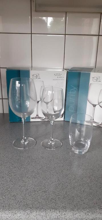 Set glazen .Twee dozen. beschikbaar voor biedingen