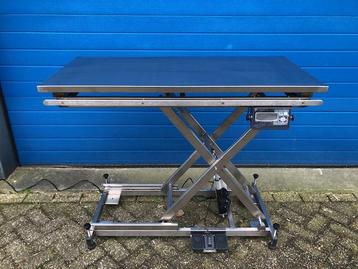 Veterinaire spreekkamer tafel hoog/laag met weegoptie beschikbaar voor biedingen