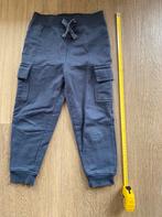 Sportieve moderne grijze kinderbroek zijzakken mt 104 Aspen, Broek, Jongen of Meisje, Ophalen of Verzenden, Zo goed als nieuw